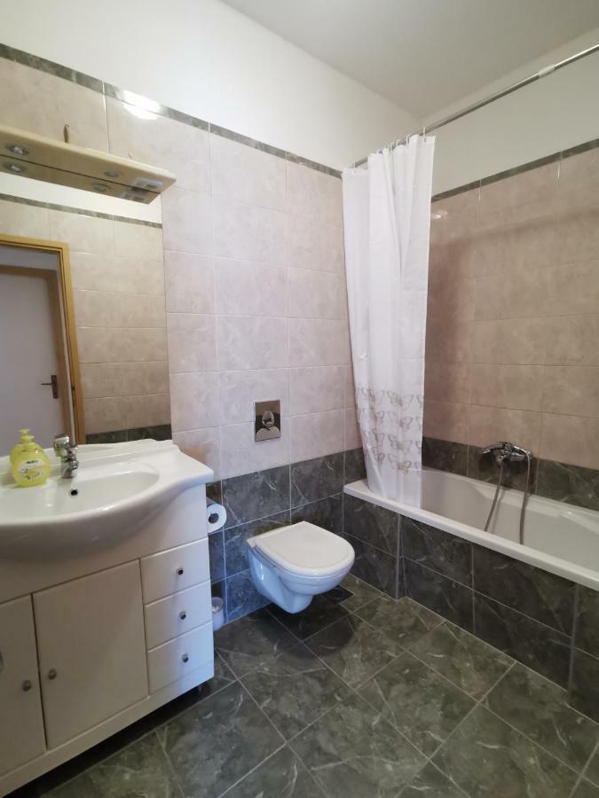 Big And Spacious Apartment In The Heart Of Omiš Zewnętrze zdjęcie